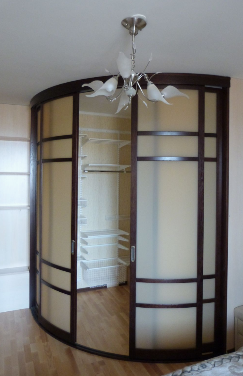 Радиусная полукруглая угловая гардеробная комната Комсомольск-на-Амуре